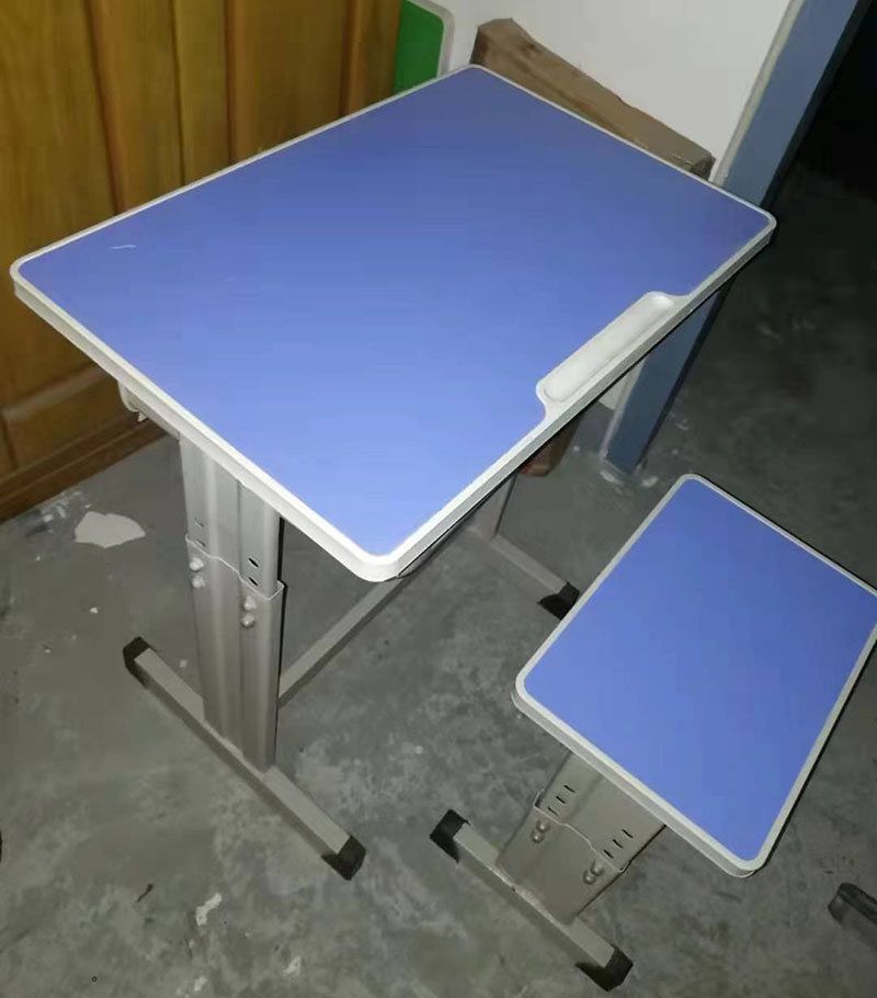 课桌凳